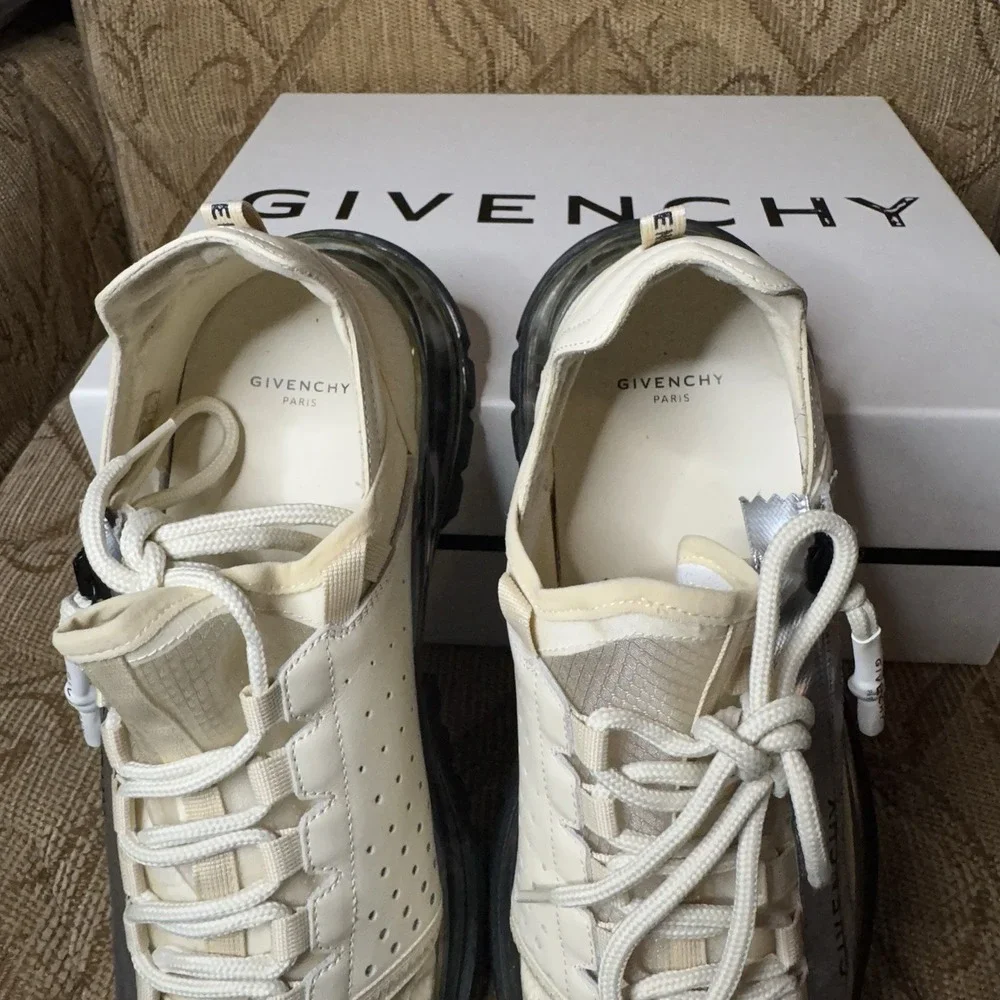 GIVENCHY Spectre Logo Low-Top Sneakers‎ Size 41 Excellent! $750 Retail